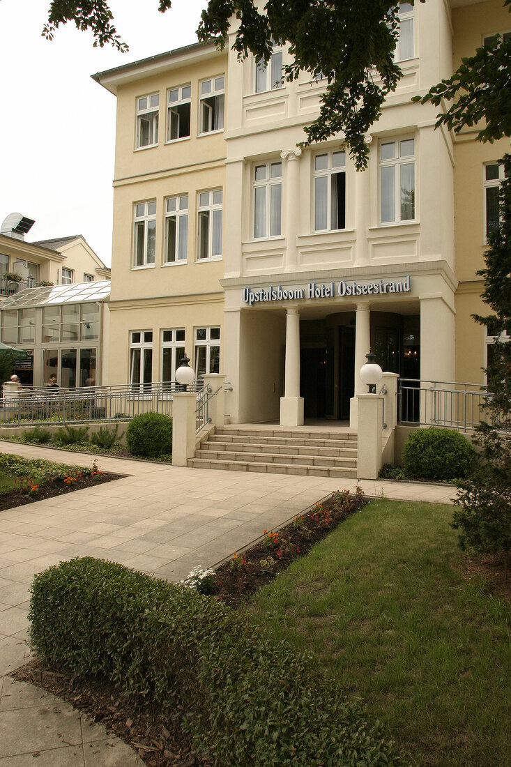 Upstalsboom Ostseestrand Hotel in Heringsdorf auf Usedom Ferienhotel aussen