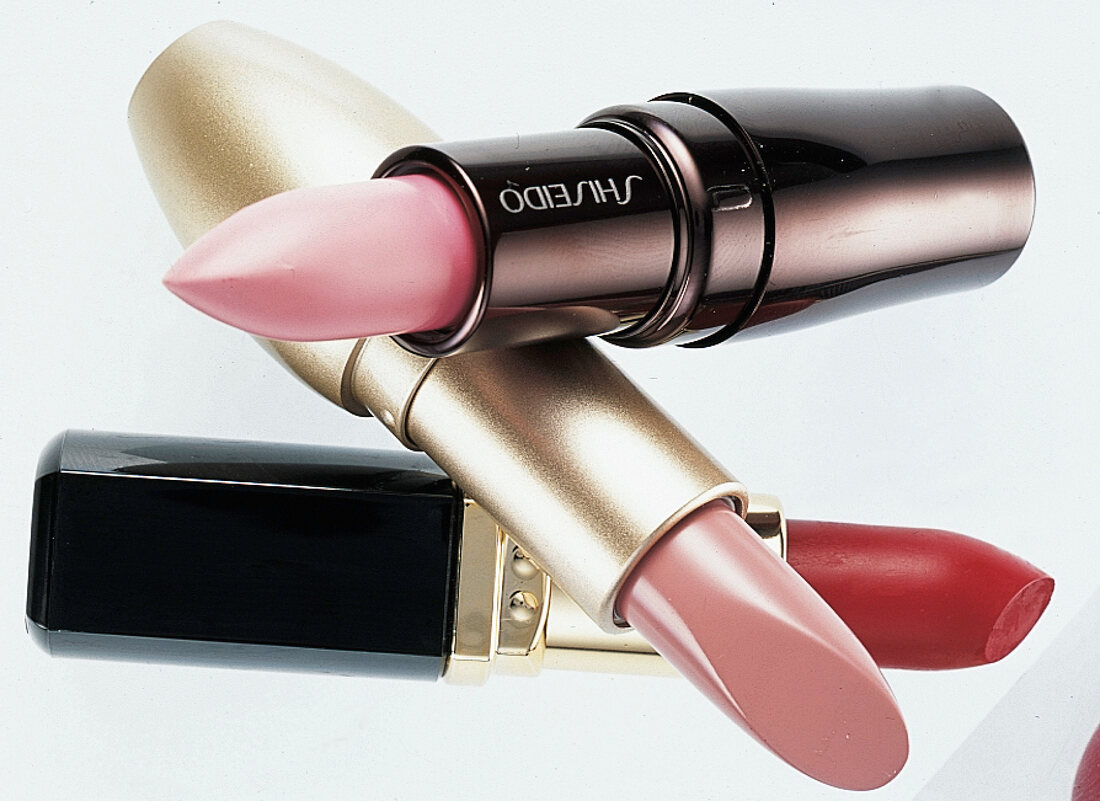 Lippenstift, Lippenstifte u.a. von Shiseido, rosa, rosé, rot