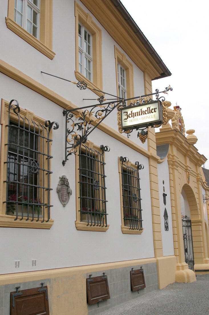 Romantikhotel Zehntkeller Hotel mit Restaurant und Weingut in Iphofen Bayern Deutschland