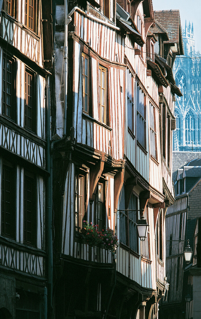 Häuserfassade in der pittoresken Altstadt von Rouen.