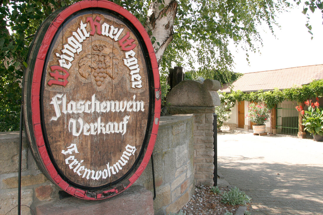 Karl Wegner & Sohn Karl Wegner und Sohn Weingut mit Weinverkauf Ferienwohnung in Bad Dürkheim