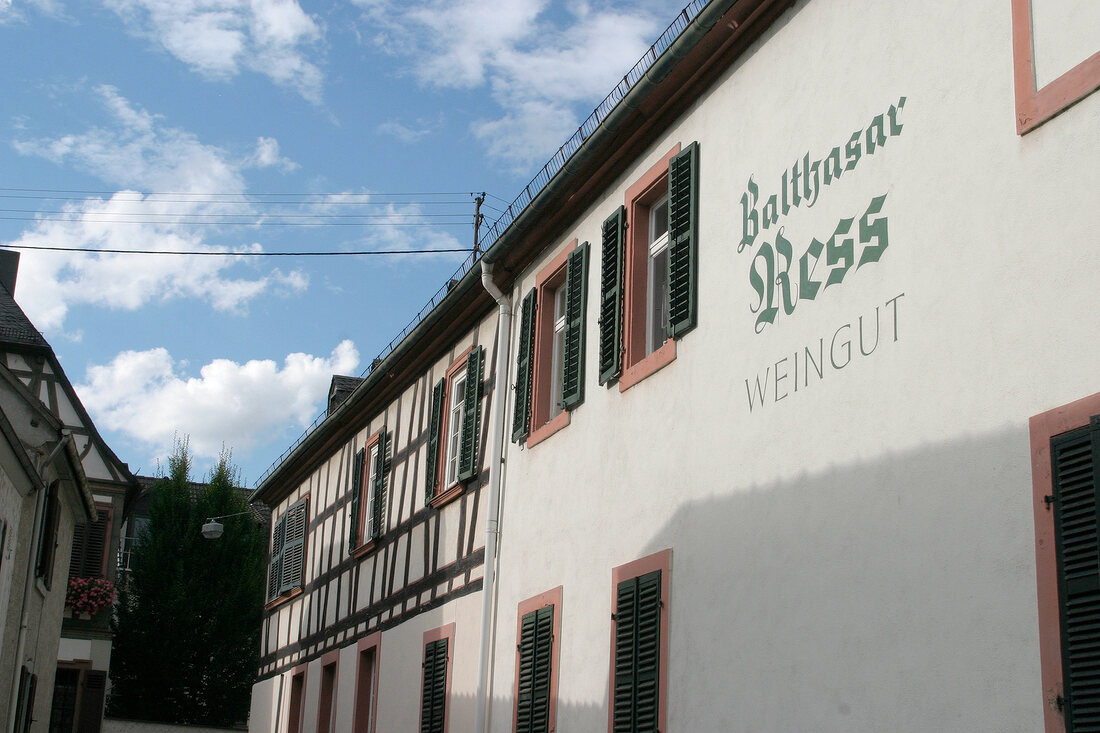 Balthasar Ress Weingut mit Weinverkauf in Eltville Hessen Deutschland