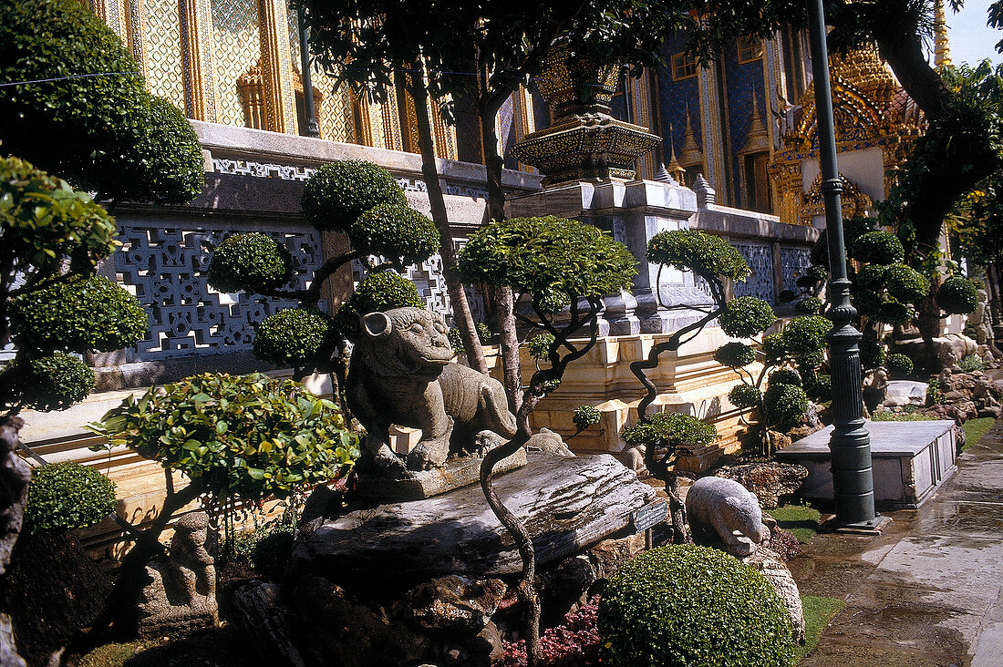 Topiary outside Royal Palace, Bangkok