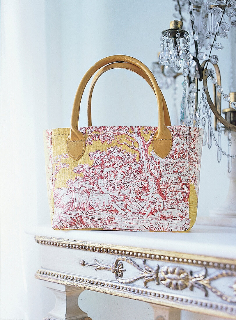 Handtasche mit ländlichen Motiven aus Frankreich, "Toile de Jouy"