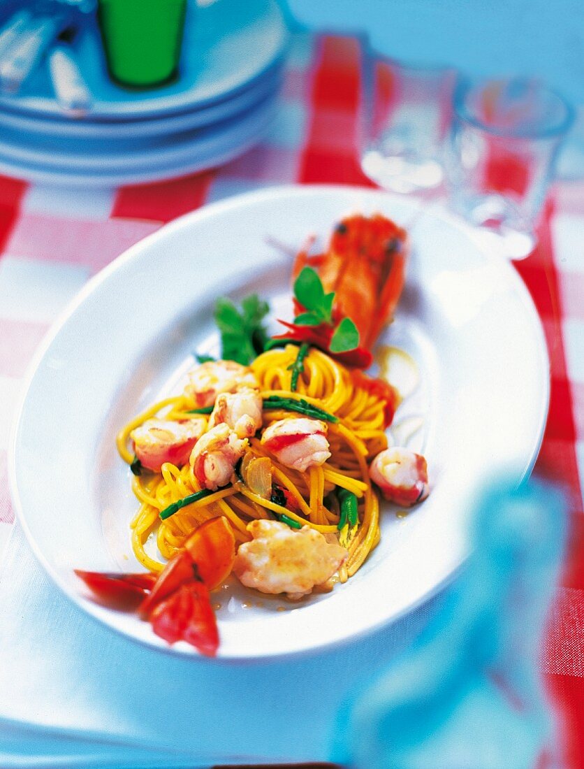 Spaghetti con mazzancolle (spaghetti with king prawns, Italy)