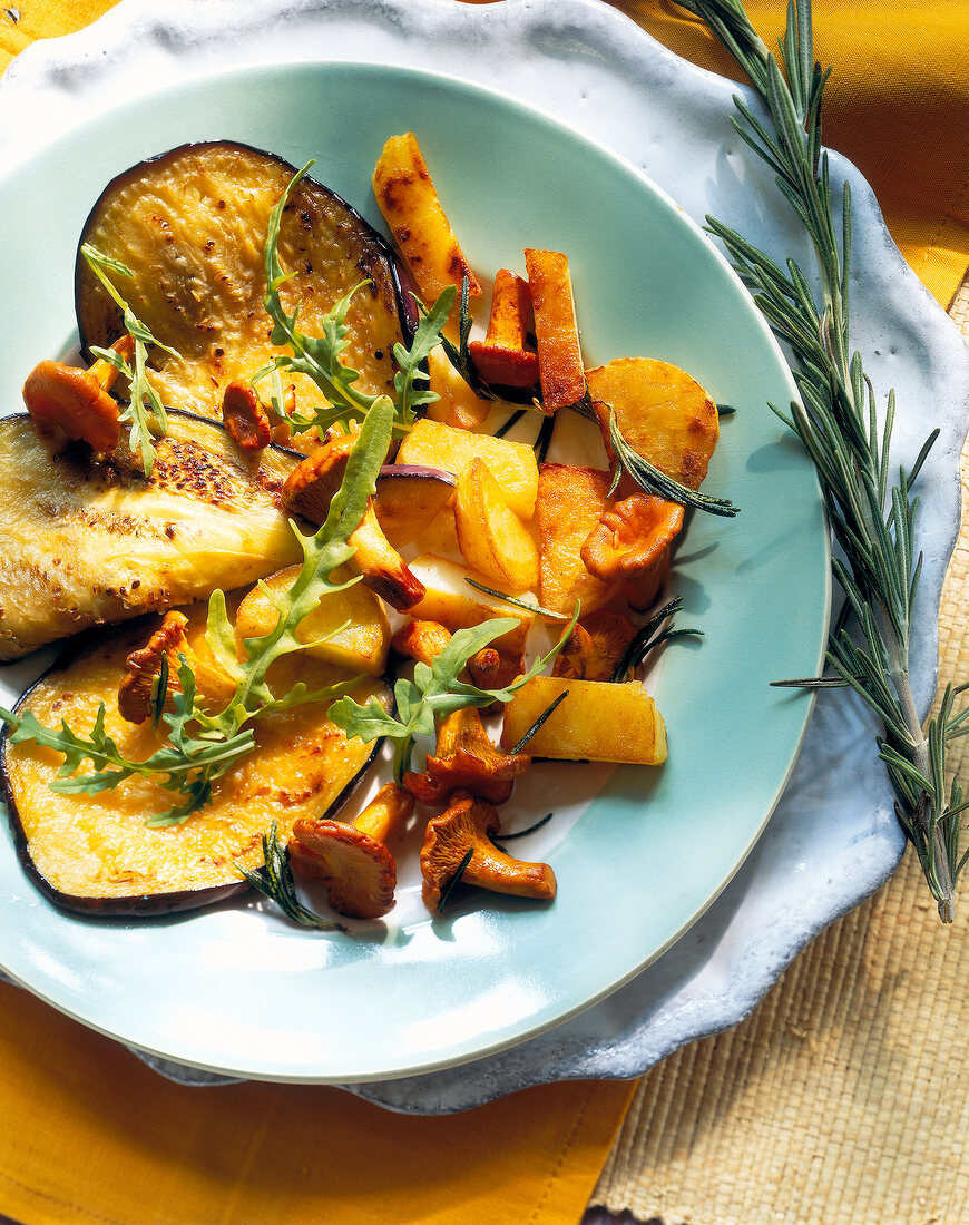 Auberginenschnitzel mit Kartoffel- Pilz-Gemüse