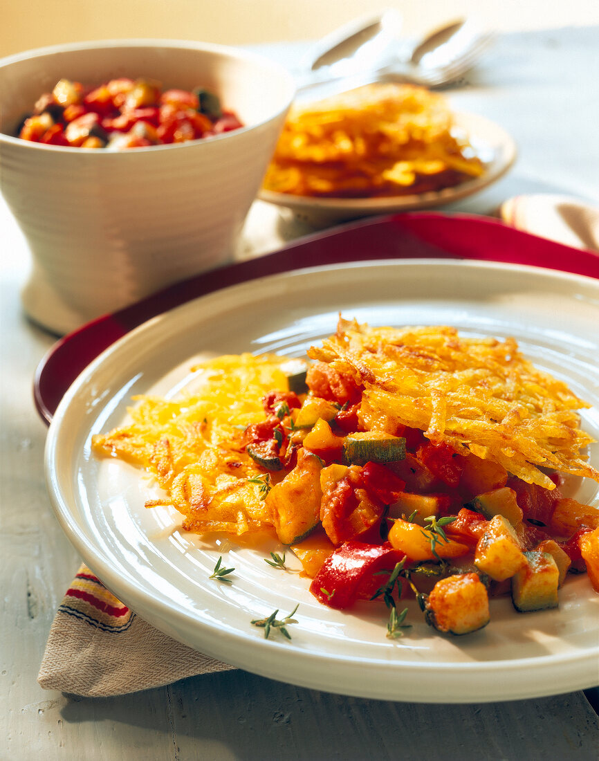 Rösti mit Paprika-Zucchini-Gemüse 