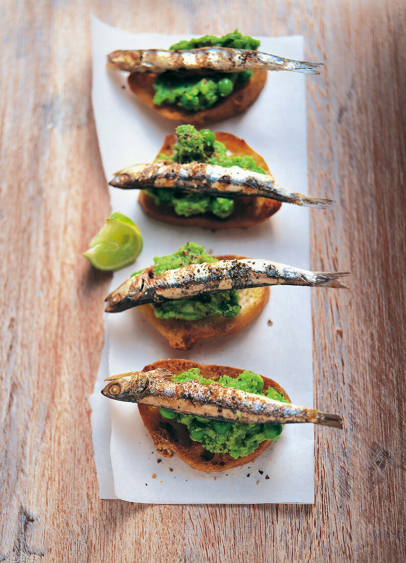 Four anchovies on crostini with peas puree