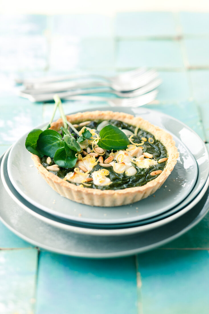 Spinach tart with goat's cheese and pine nuts