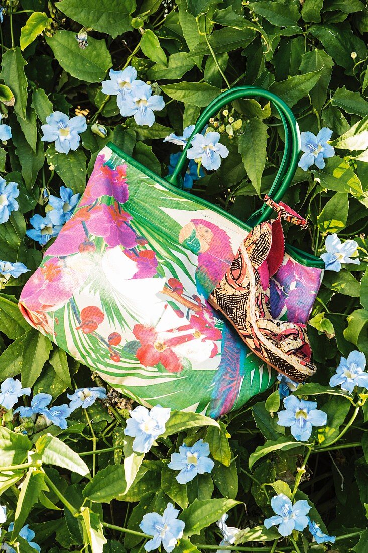 A shopping bag with an exotic pattern with a patterned wedge sandal on top