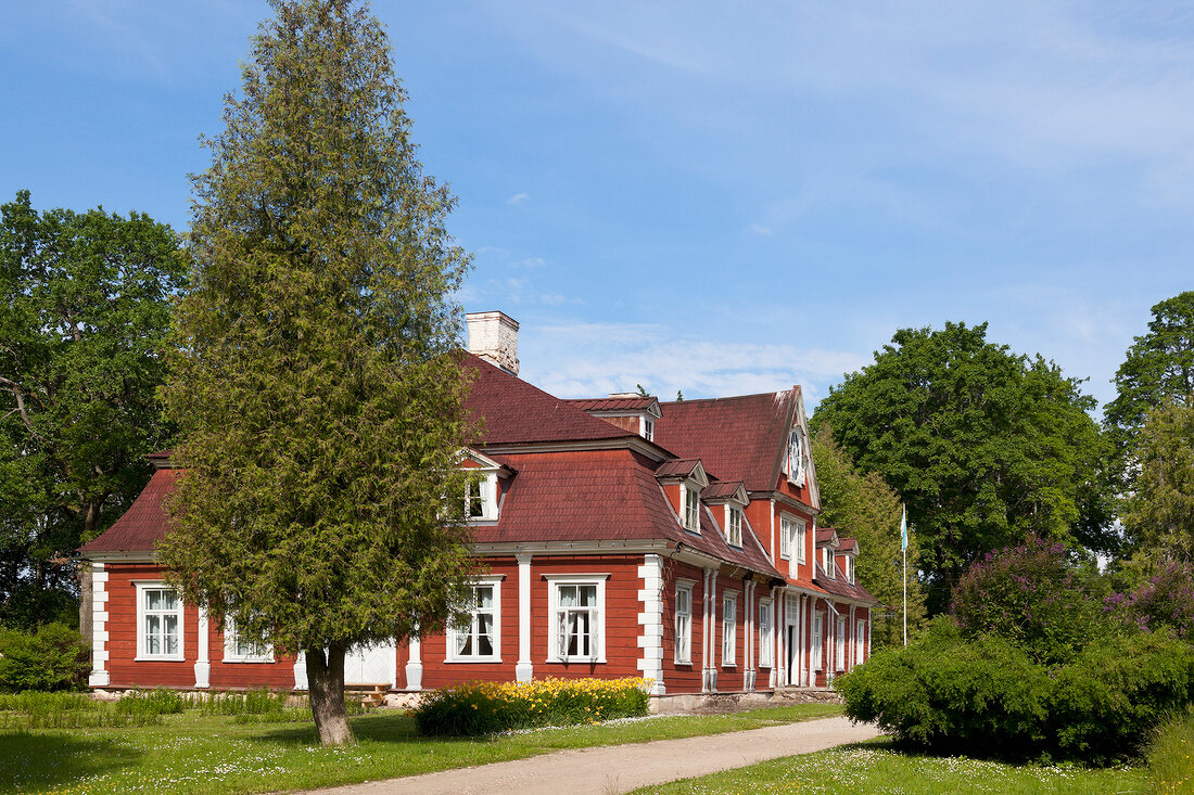 Orellen, Lettland, Herrenhaus im Barockstil, aussen