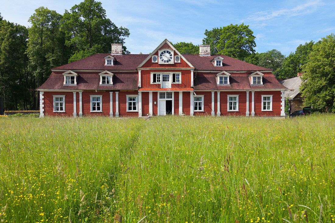 Orellen, Lettland, Herrenhaus im Barockstil, aussen