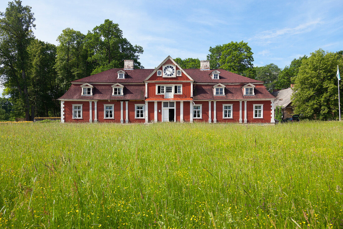 Orellen, Lettland, Herrenhaus im Barockstil, aussen