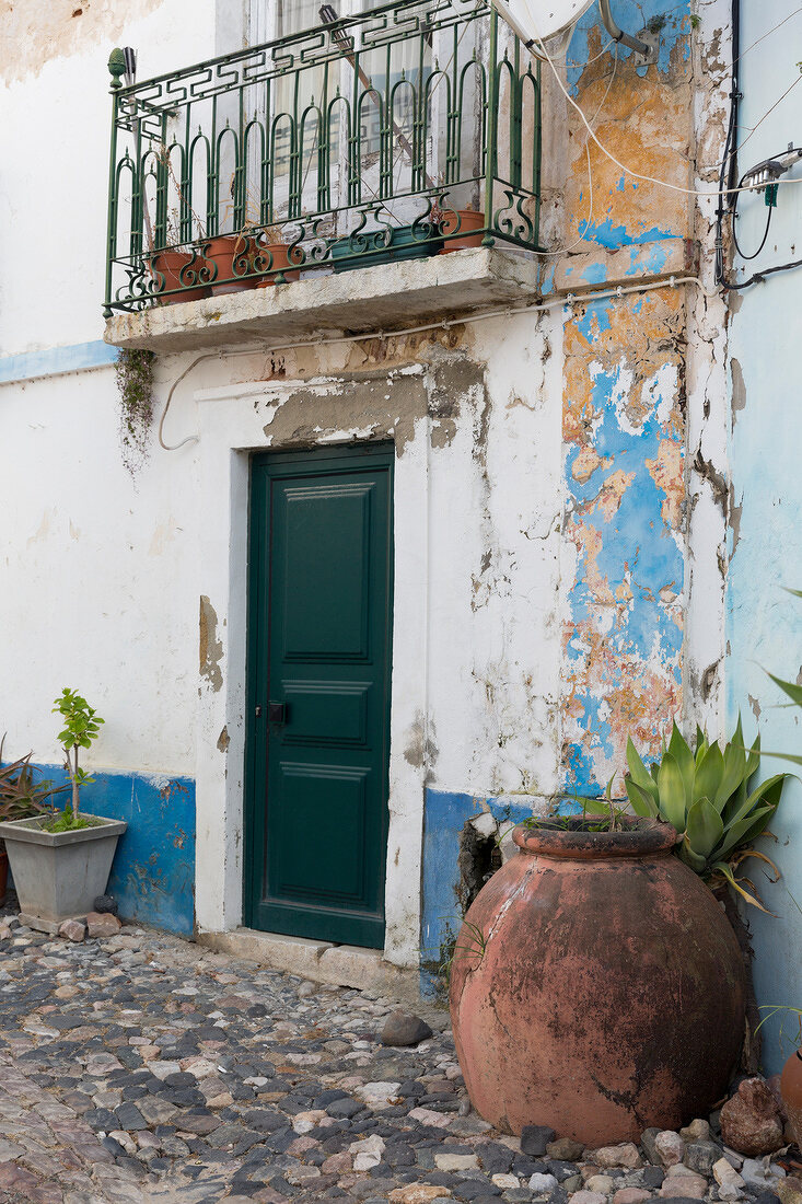 Portugal, Algarve, Altstadtgassen in Alcacer do Sal