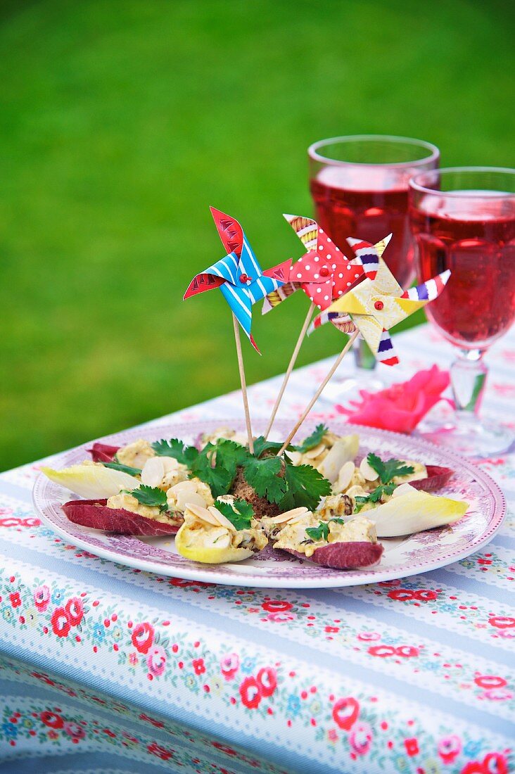 Hähnchensalat mit Chicorée zur Jubiläumsfeier (England)
