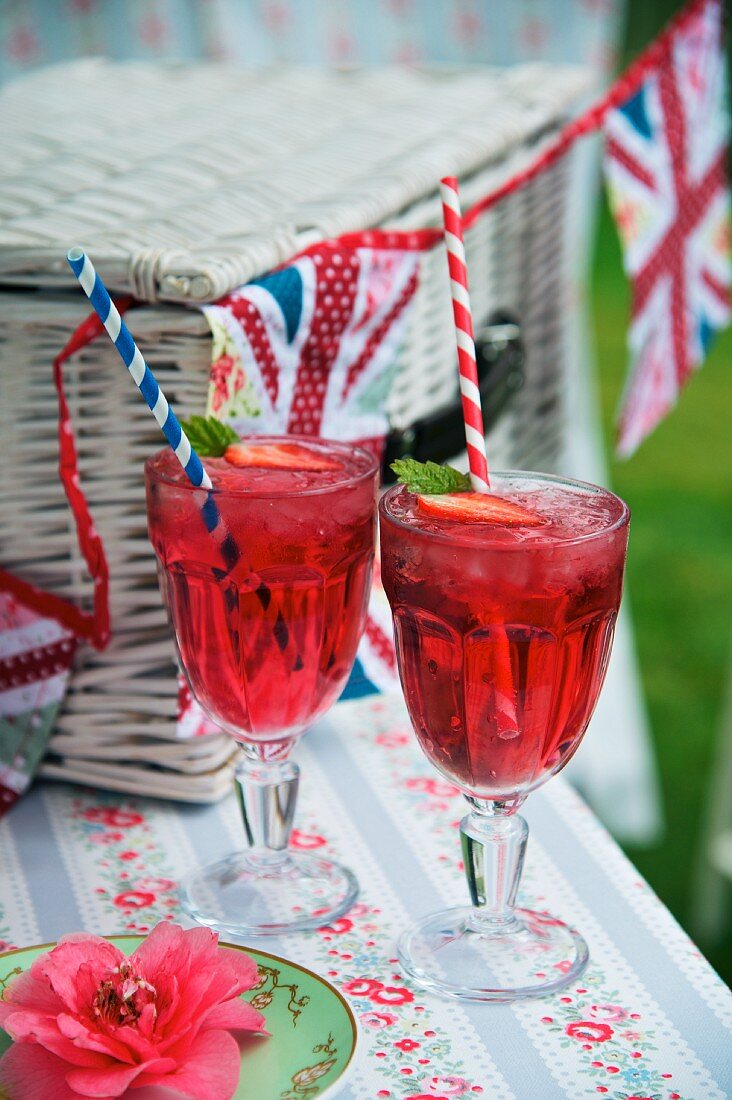 Erdbeer-Gin-Cocktails zur Jubiläumsfeier (England)