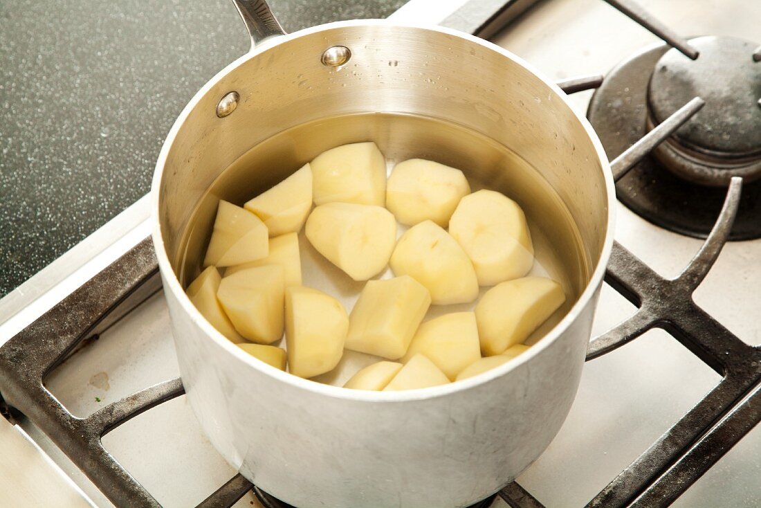 Geschälte Kartoffeln kochen