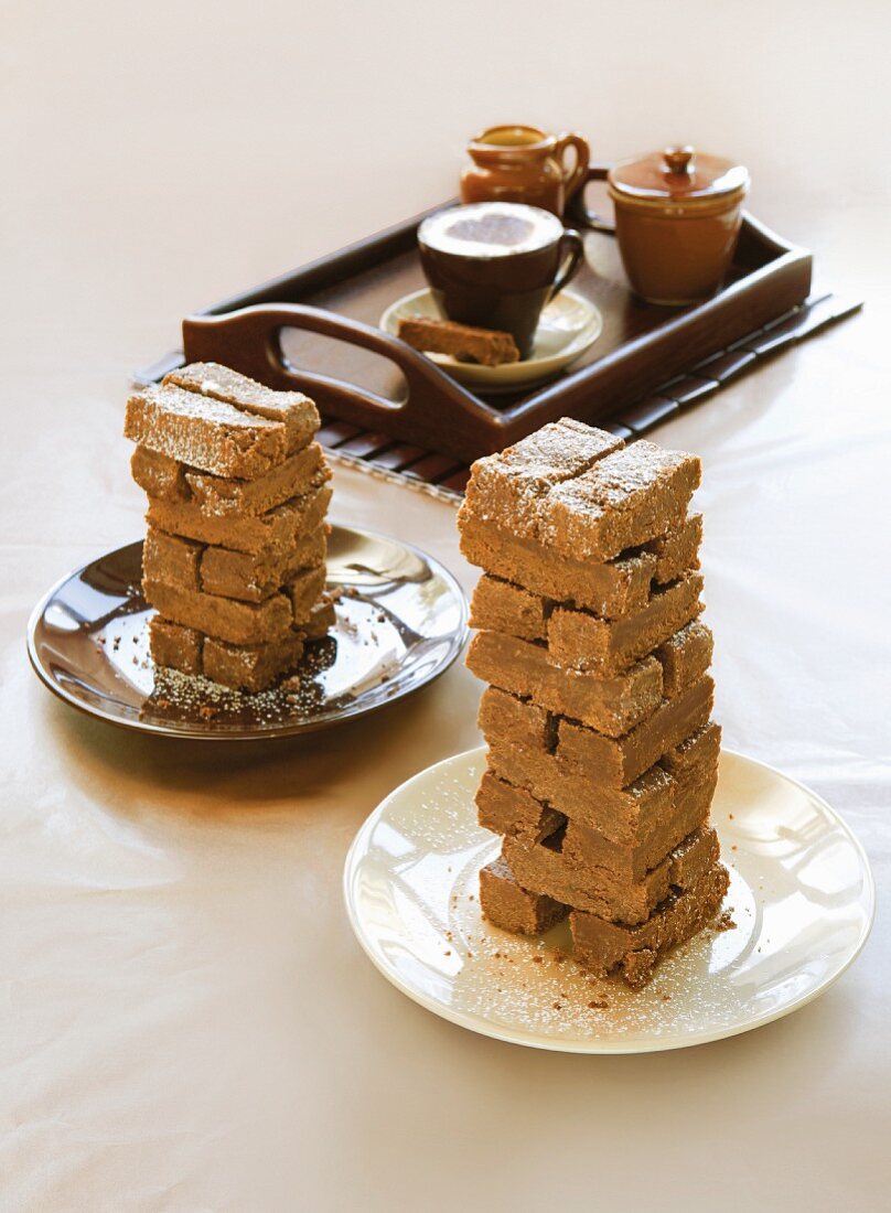 Shortbread-Türme und Cappuccino