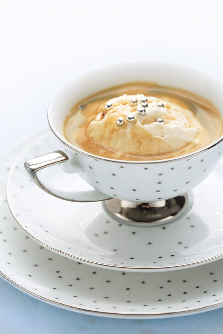 Affogato al caffè (vanilla ice cream drenched in hot espresso)