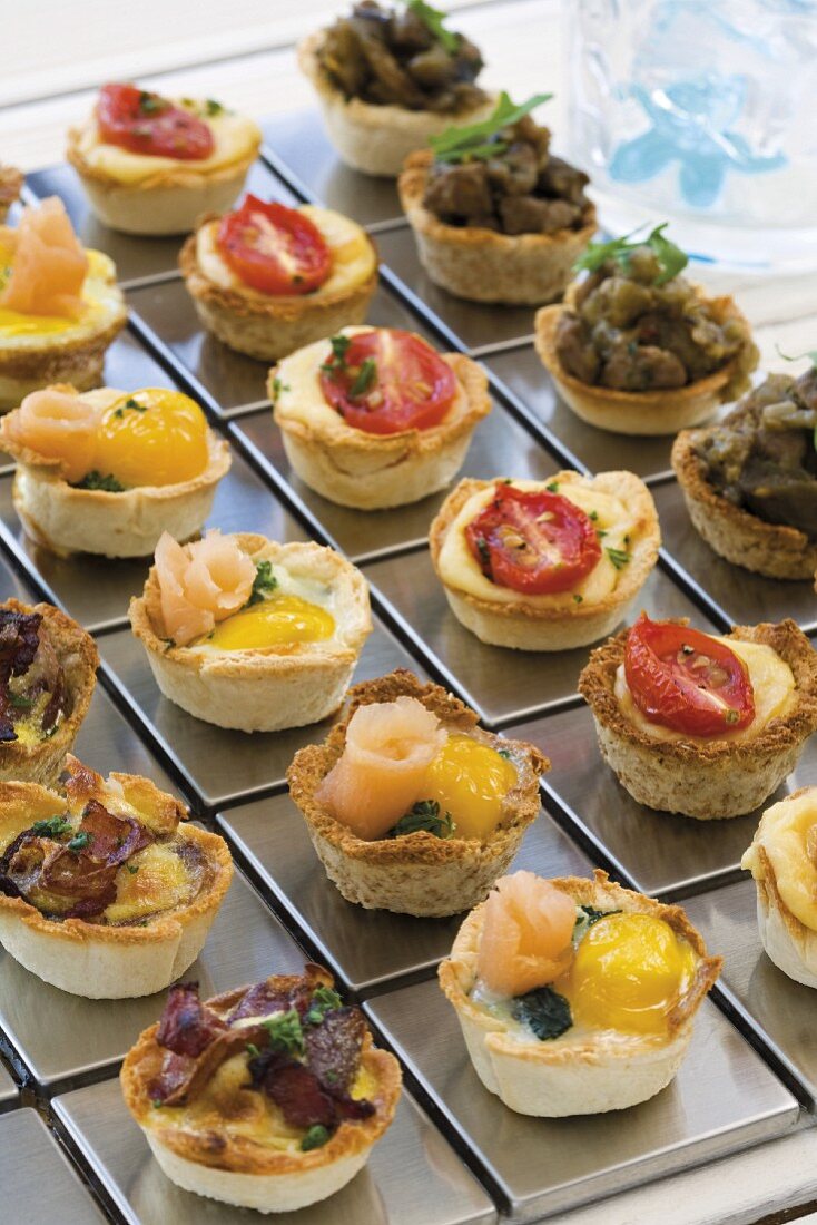 Savoury bread-crust tarts