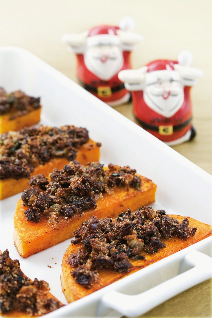 Baked butternut squash with Christmas-cake crust