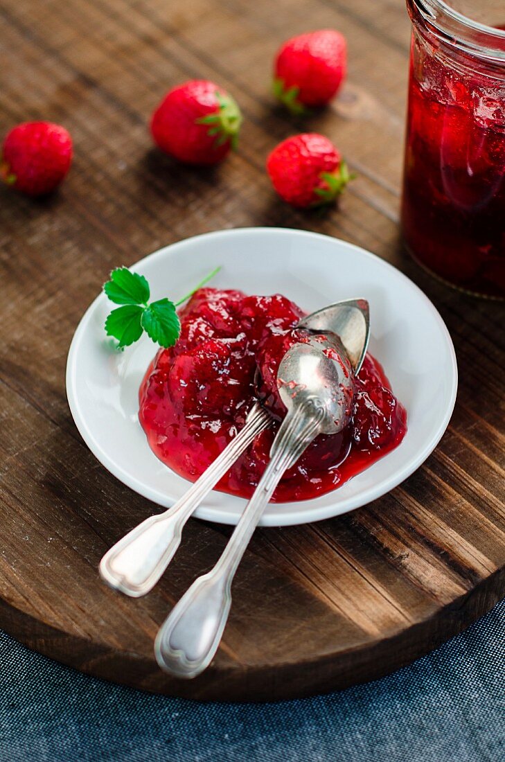 A plate of strawberry jam