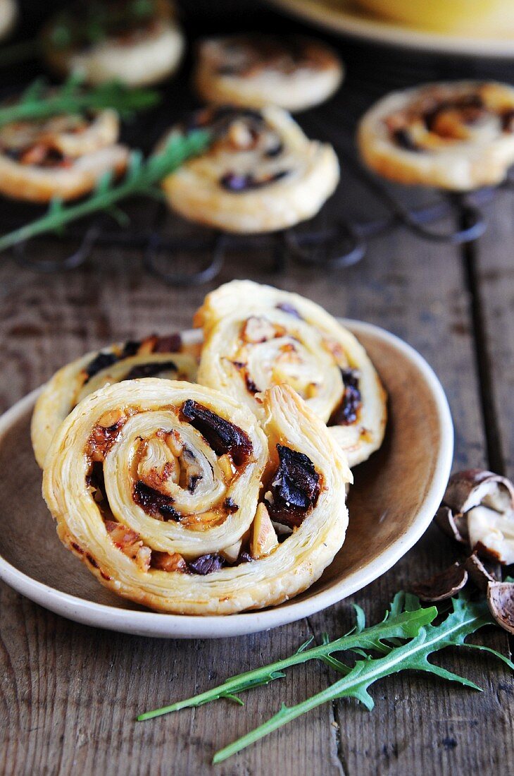Savoury nut whirls with olives