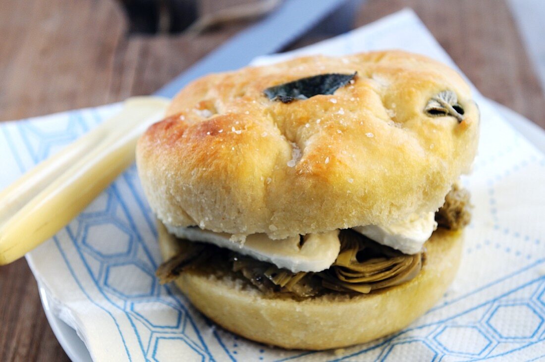 Sage focaccine with artichokes and mozzarella