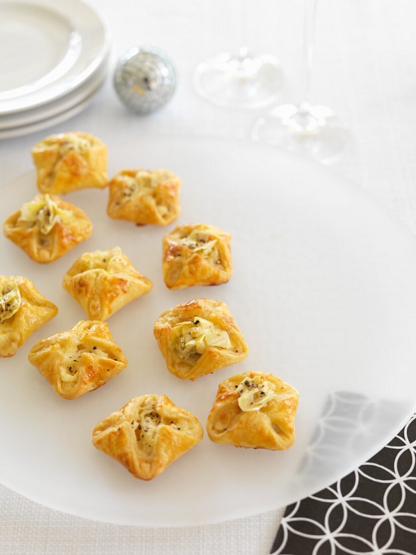 Cheese pastries with artichokes