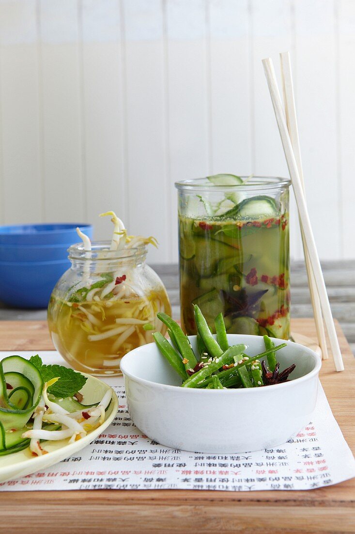 Pickled gherkins, bean sprouts and mange tout (Asia)