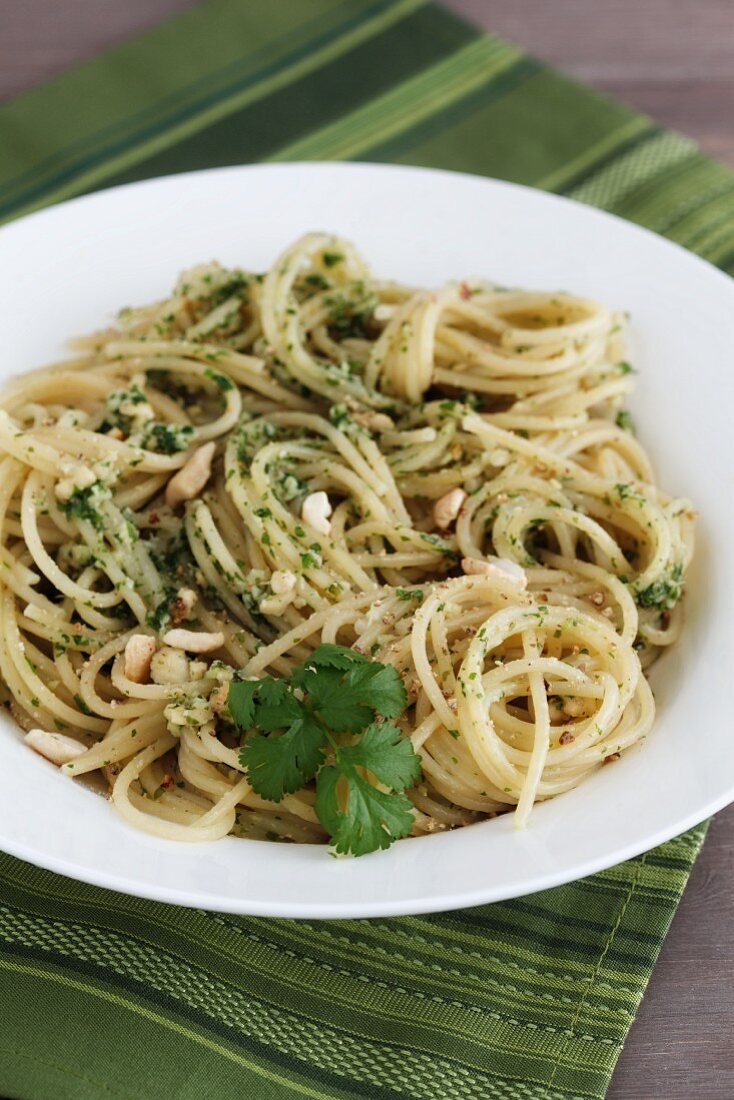 Spaghetti mit Korianderpesto