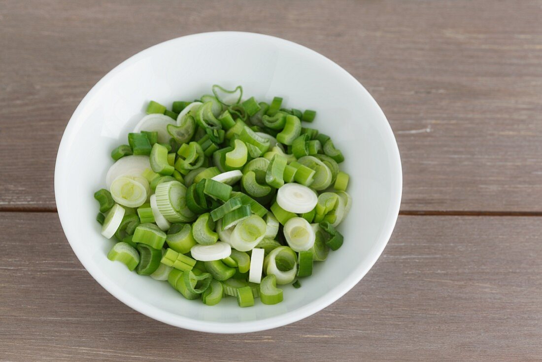Spring onions, cut into rings