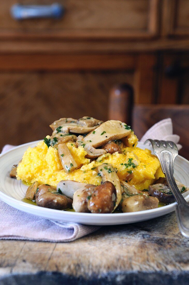 Polenta with fried porcini mushrooms