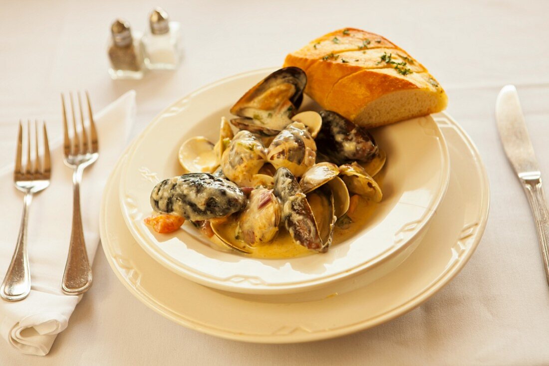 Steamed Mussels and Clams in Garlic Cream Sauce