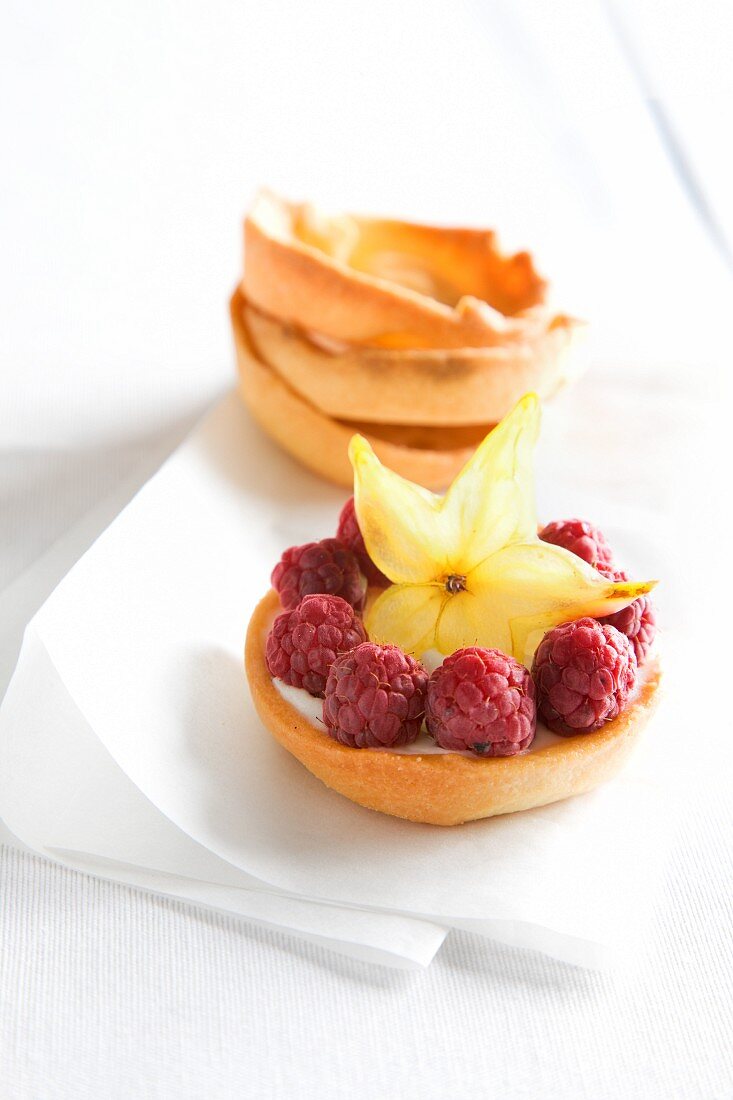 Raspberry tartlets with star fruit