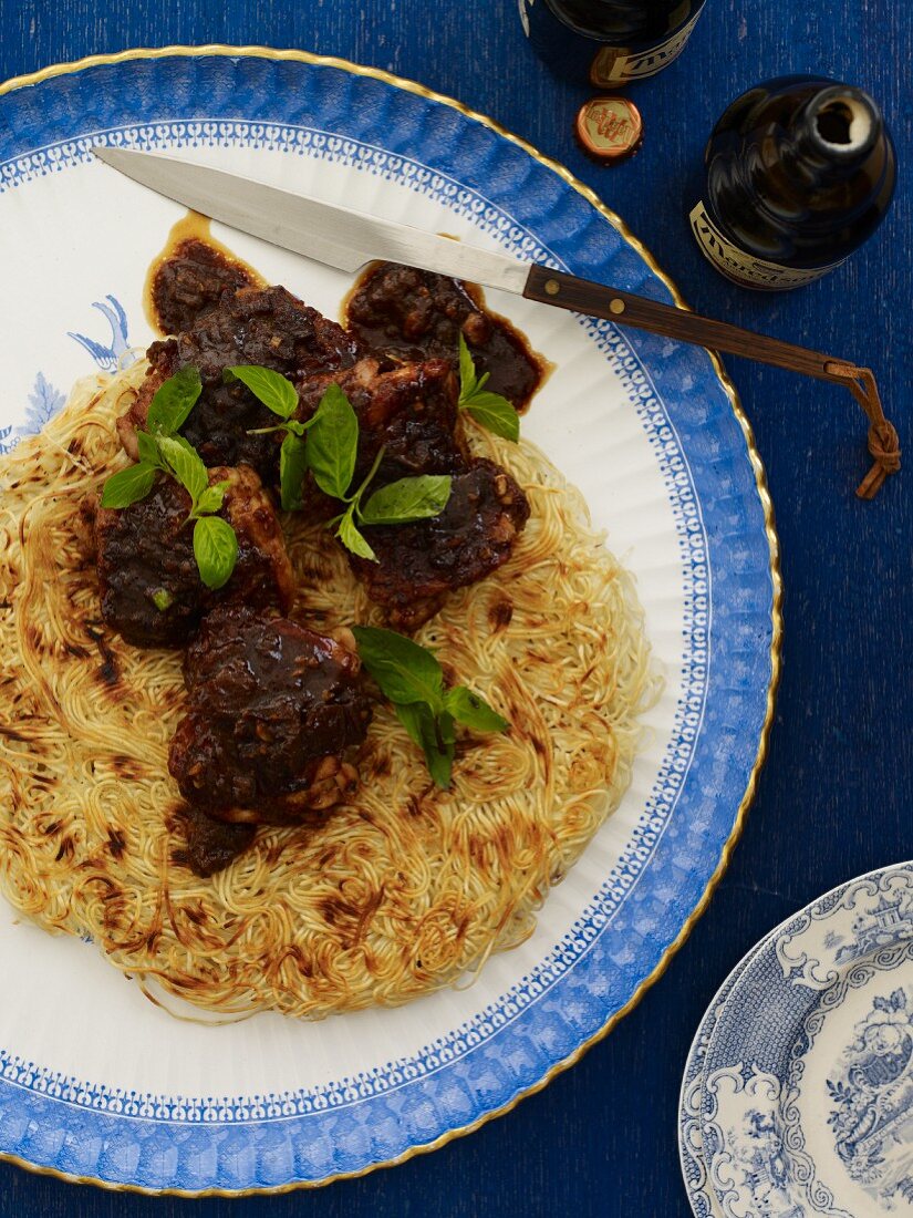 Gebratene Nudeln mit Hähnchen (Asien)