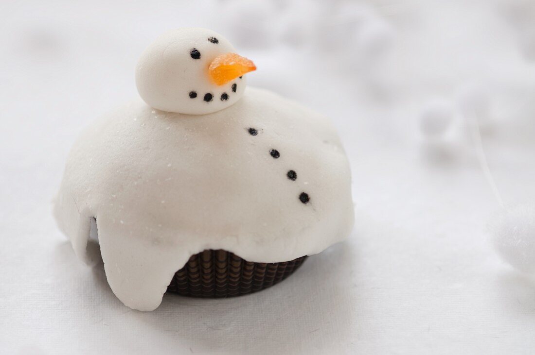 A snowman cupcake