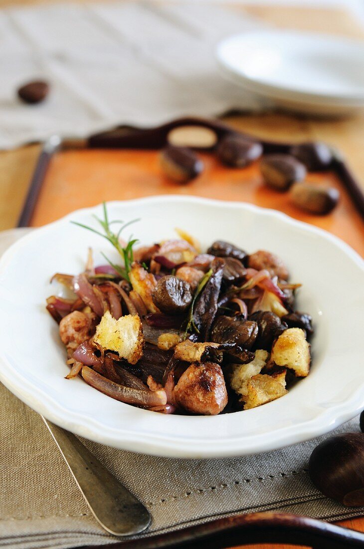 Chestnuts with red onions, sausage and croutons