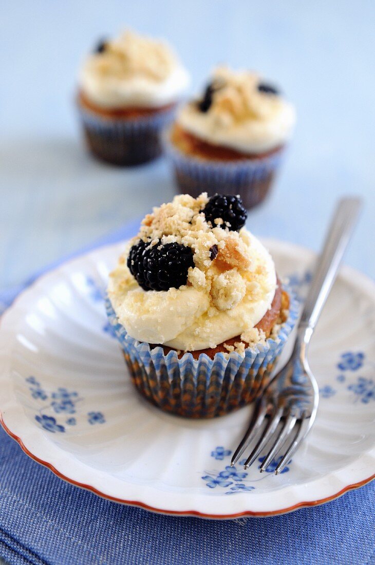 Blackberry and apple cupcake with a crumble topping