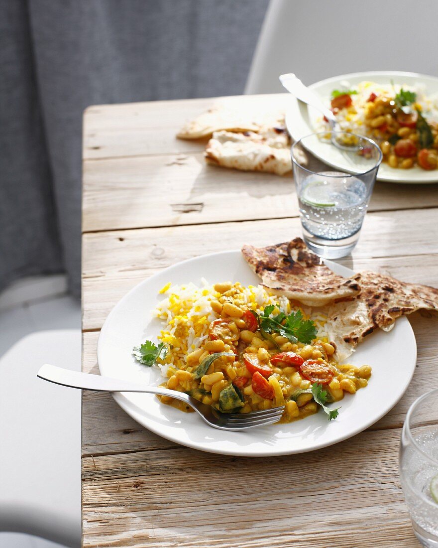 Bohnencurry mit Fladenbrot