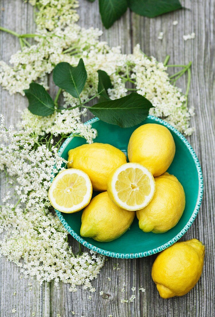 Lemons and elderflowers (view from above)