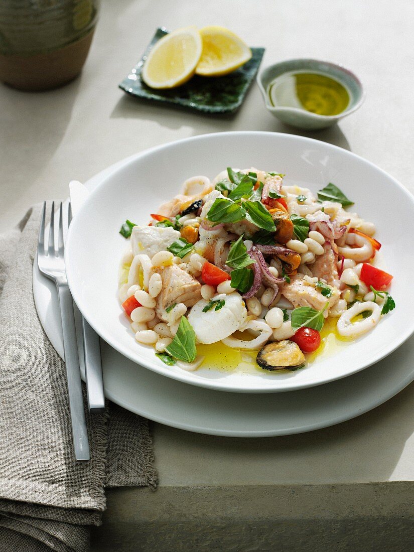 Frutti di mare all'amalfitana (seafood and beans)