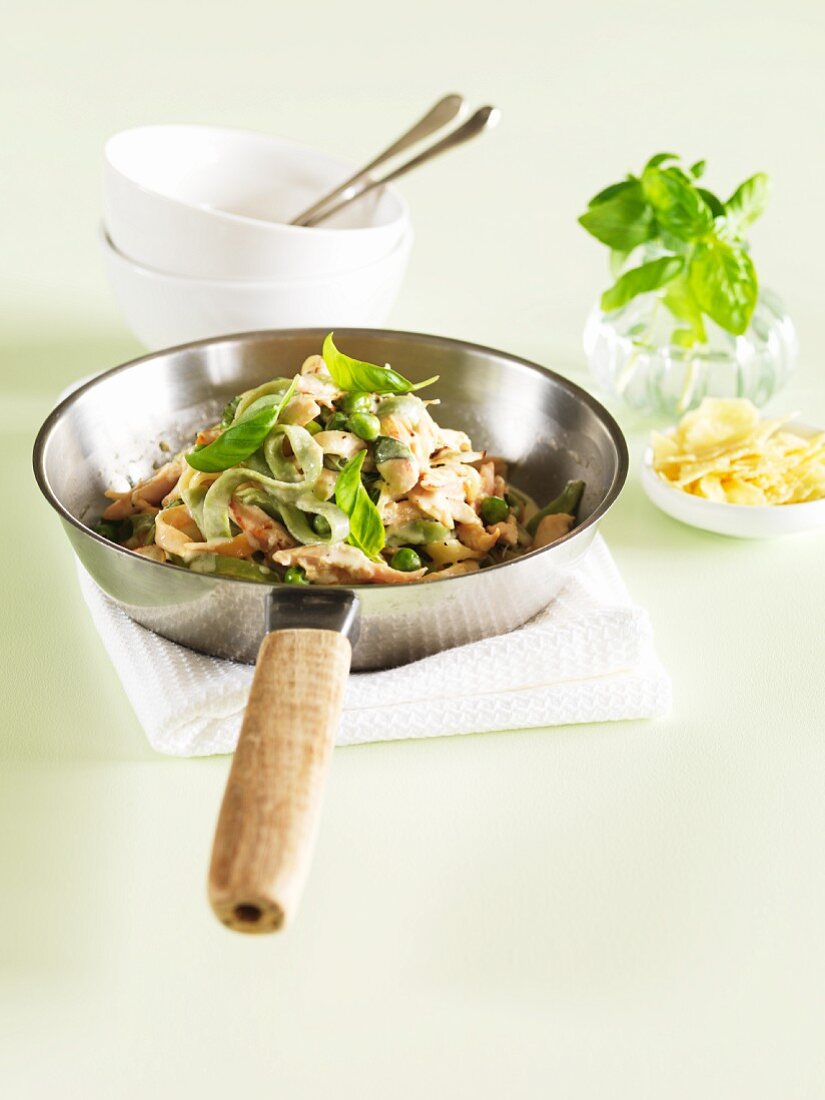 Tagliatelle with chicken, cream sauce and basil