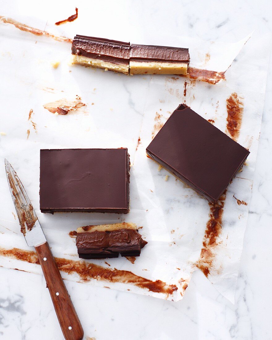 Home-made chocolate caramel bars