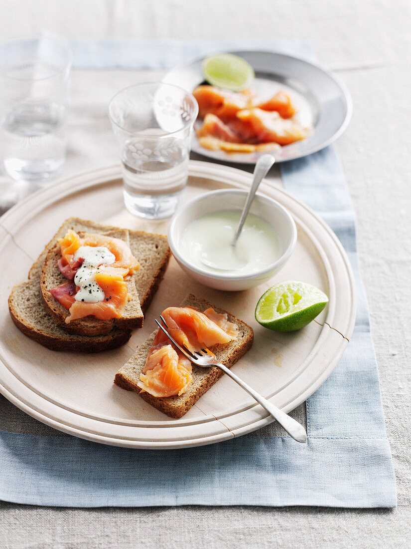 Smoked salmon with bread and cheese