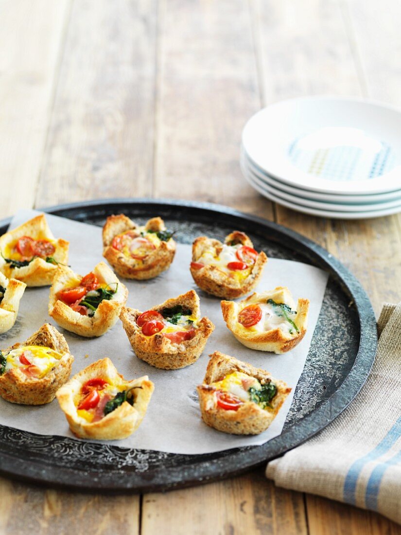 Pastetchen mit Schinken, Spinat und Tomaten