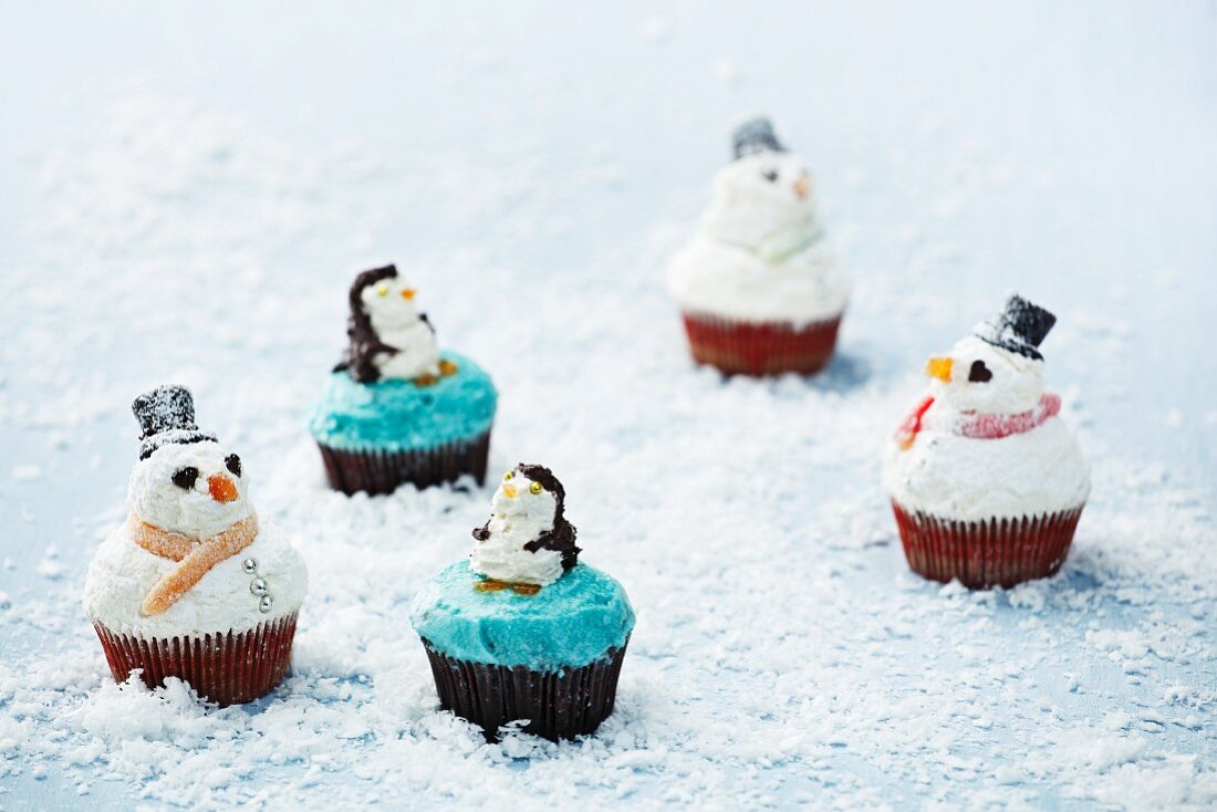 Cupcakes mit Pinguinen und als Schneemänner