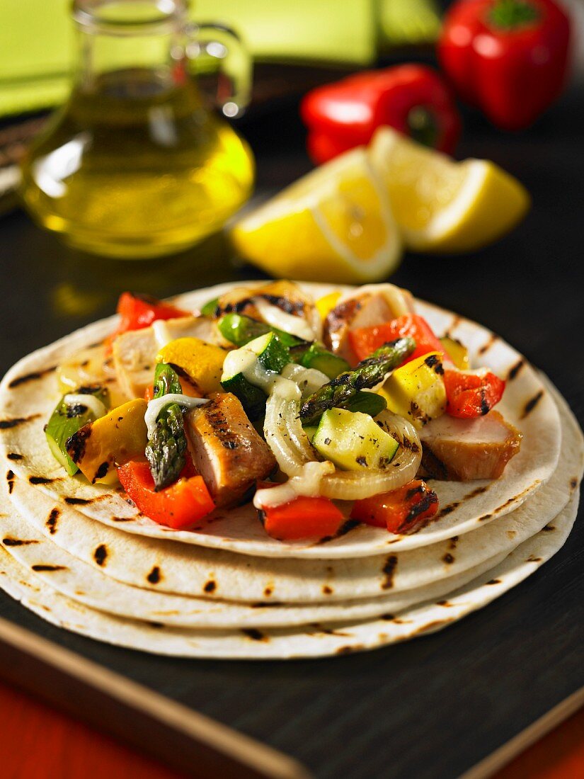 Tortillas with grilled chicken and vegetables
