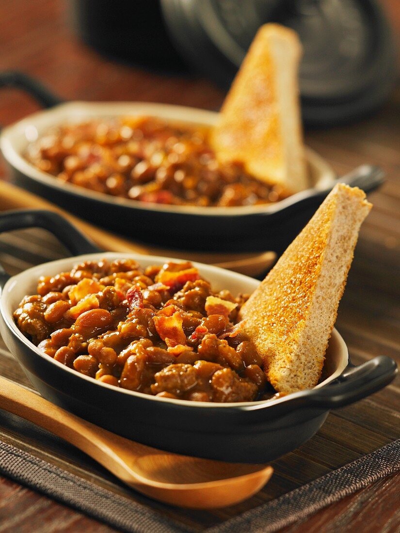 Honey Baked Beans (Bohneneintopf mit Honig, USA) und Toastecke