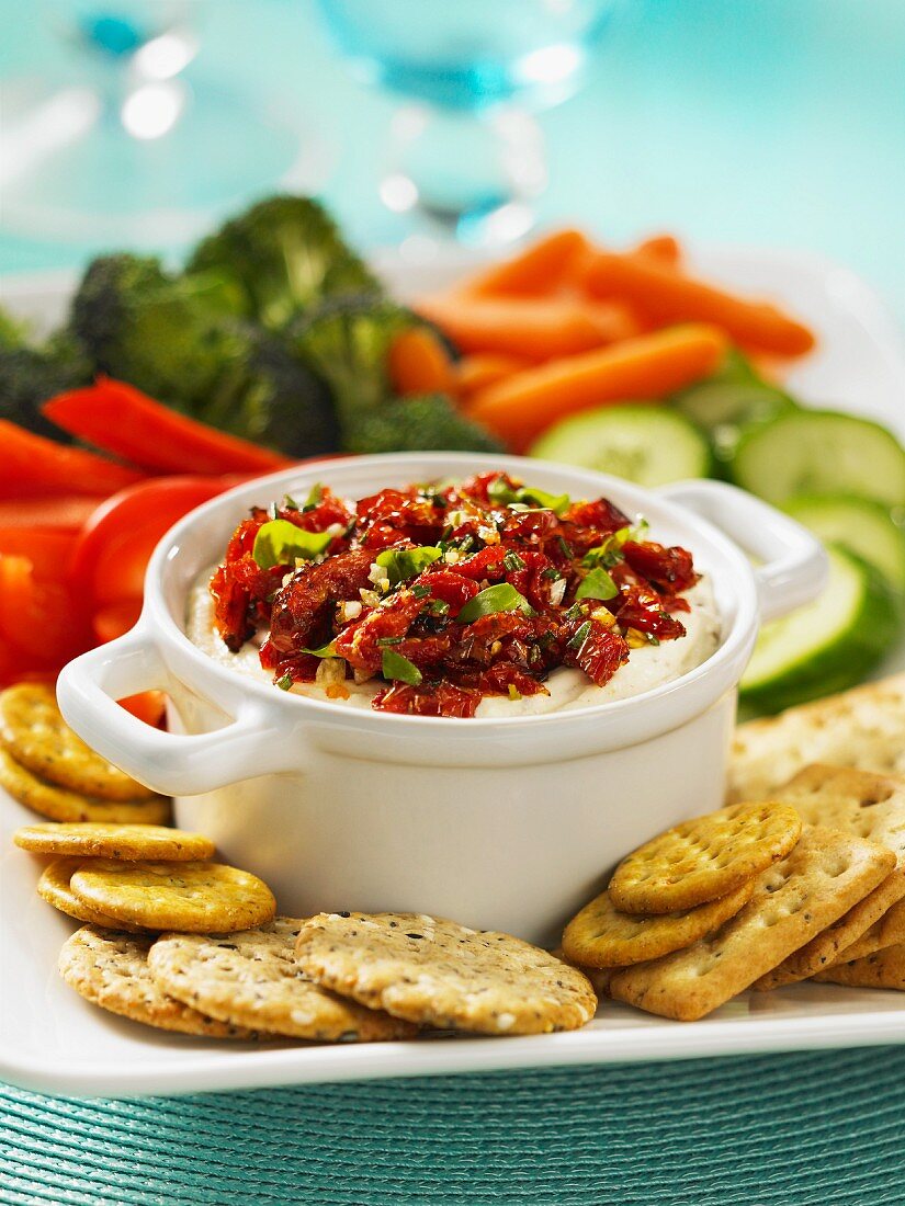 Goat's cheese dip with dried tomatoes with crackers